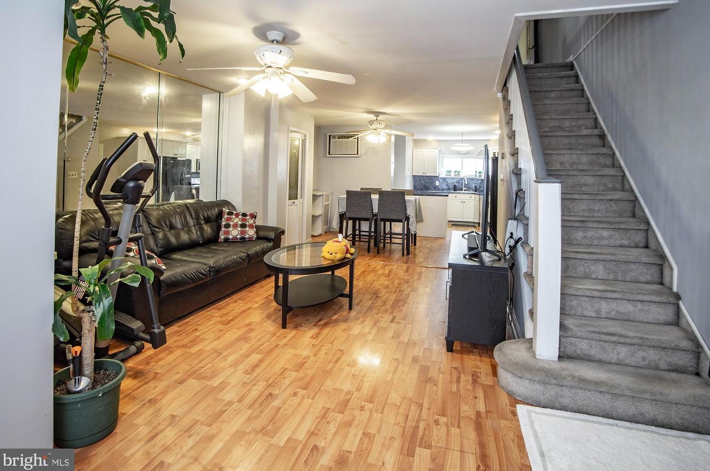 2829 Fairhill St, Philadelphia, PA 19133-2726