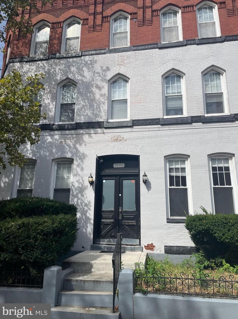 3905 Baring St, Philadelphia, PA 19104