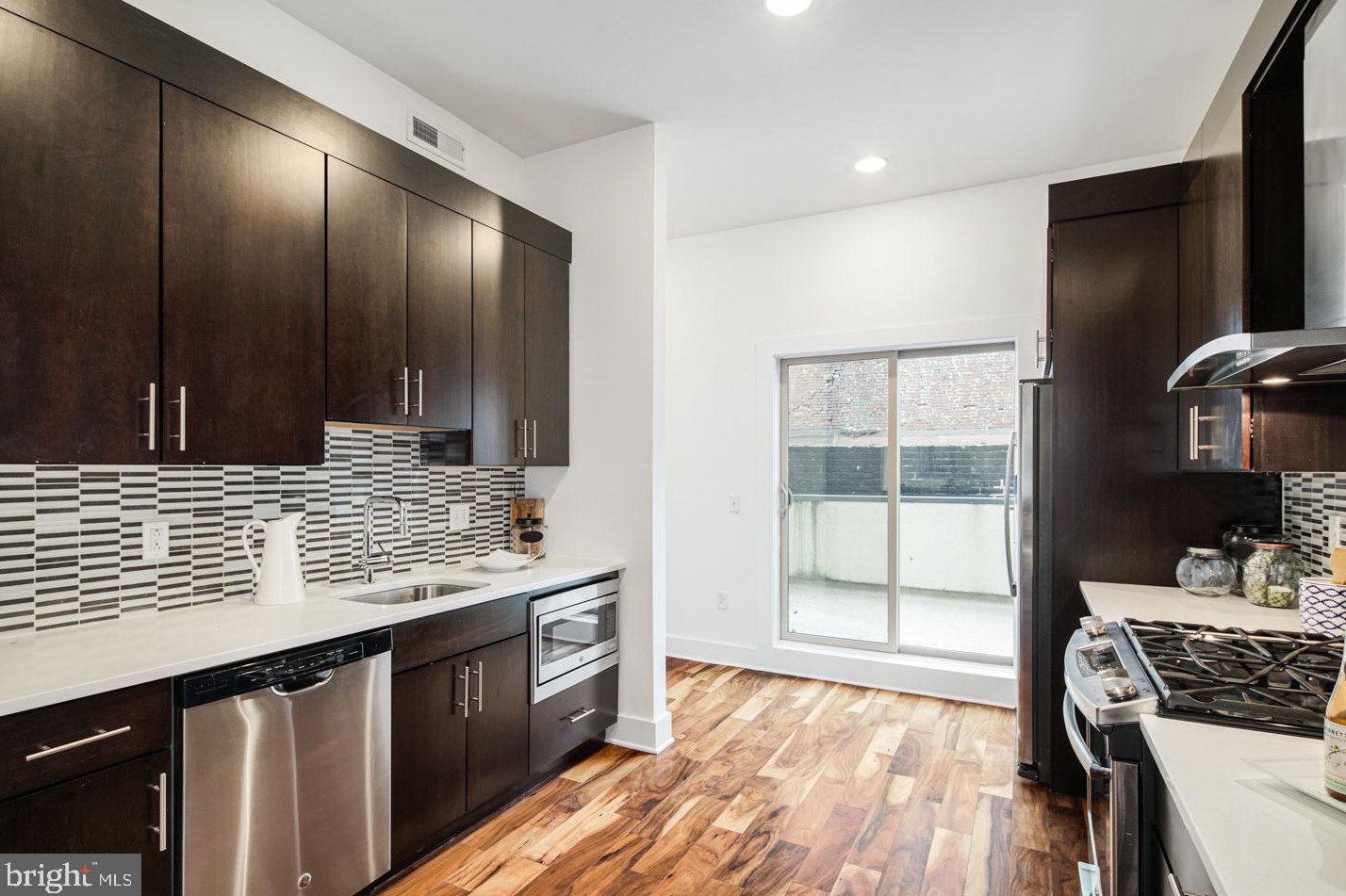 933 N Front St #1, Philadelphia, PA 19123