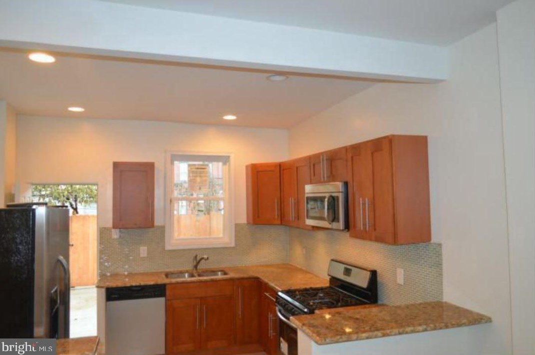 2042 Morris St, Philadelphia PA  19145-2009 exterior