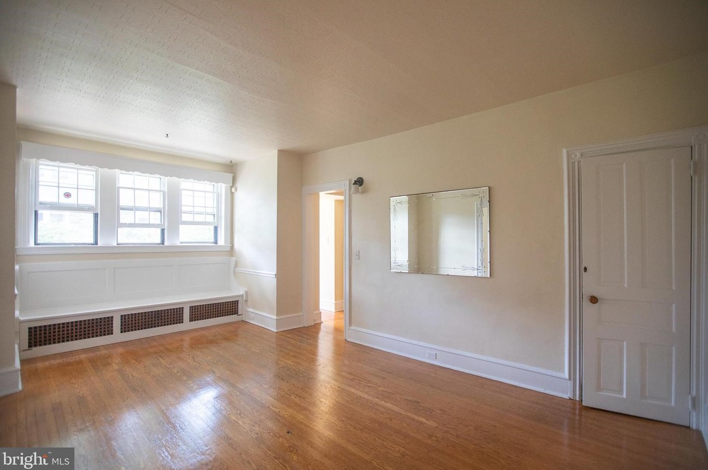 7732 Ardleigh St #1, Philadelphia, PA 19118