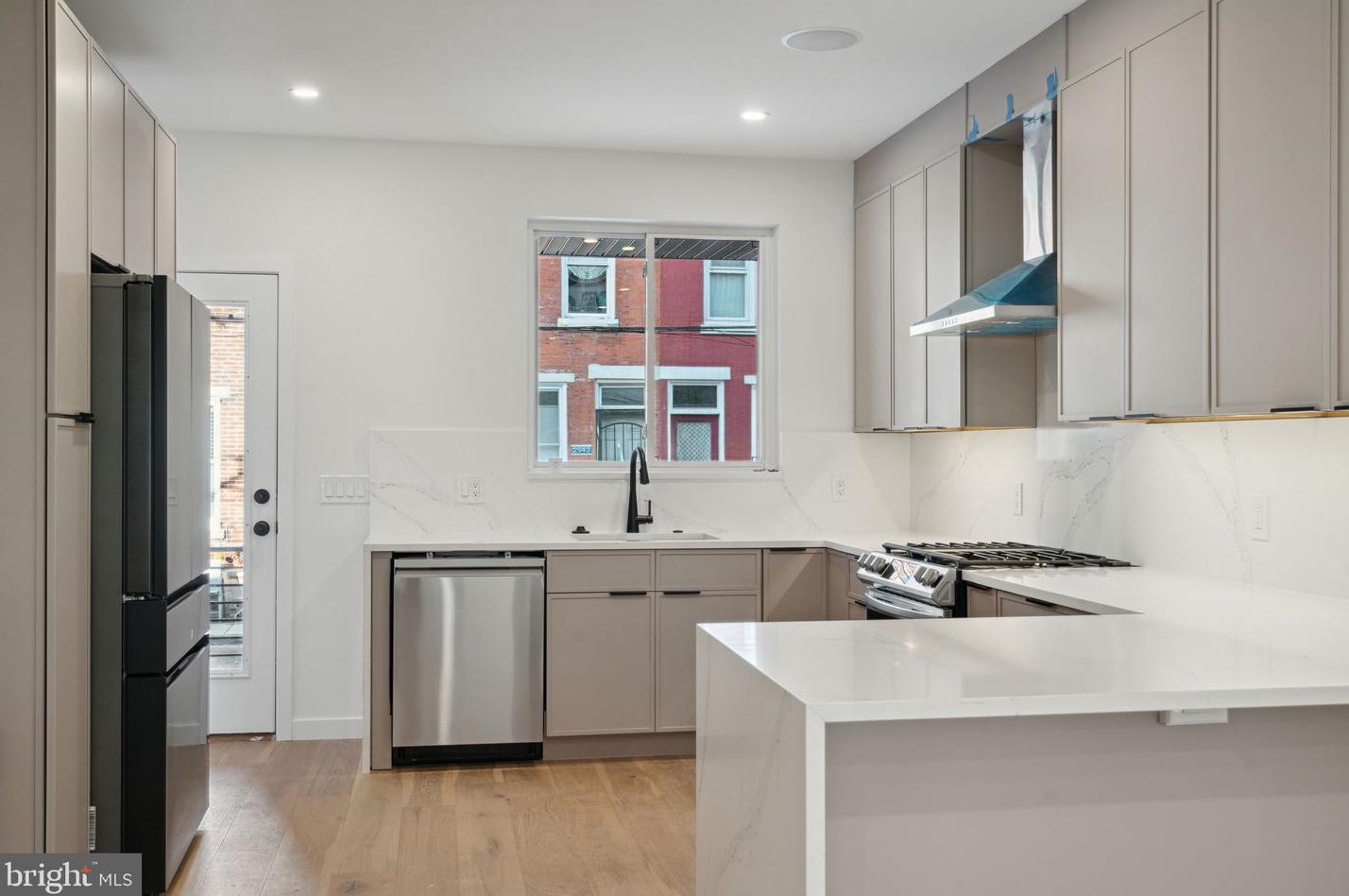 2943 Cambridge St, Philadelphia PA  19130-1115 exterior