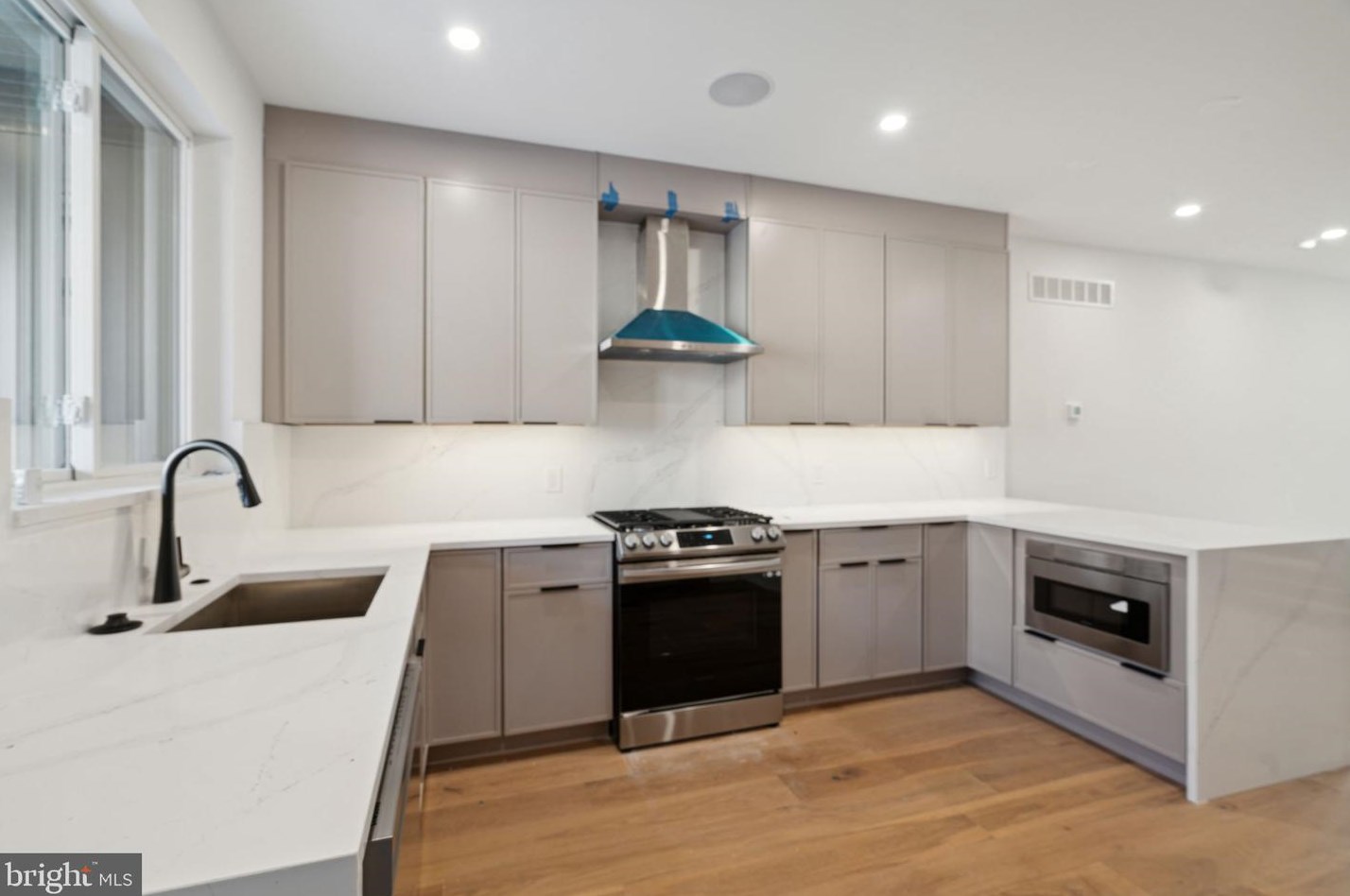 2943 Cambridge St, Philadelphia PA  19130-1115 exterior
