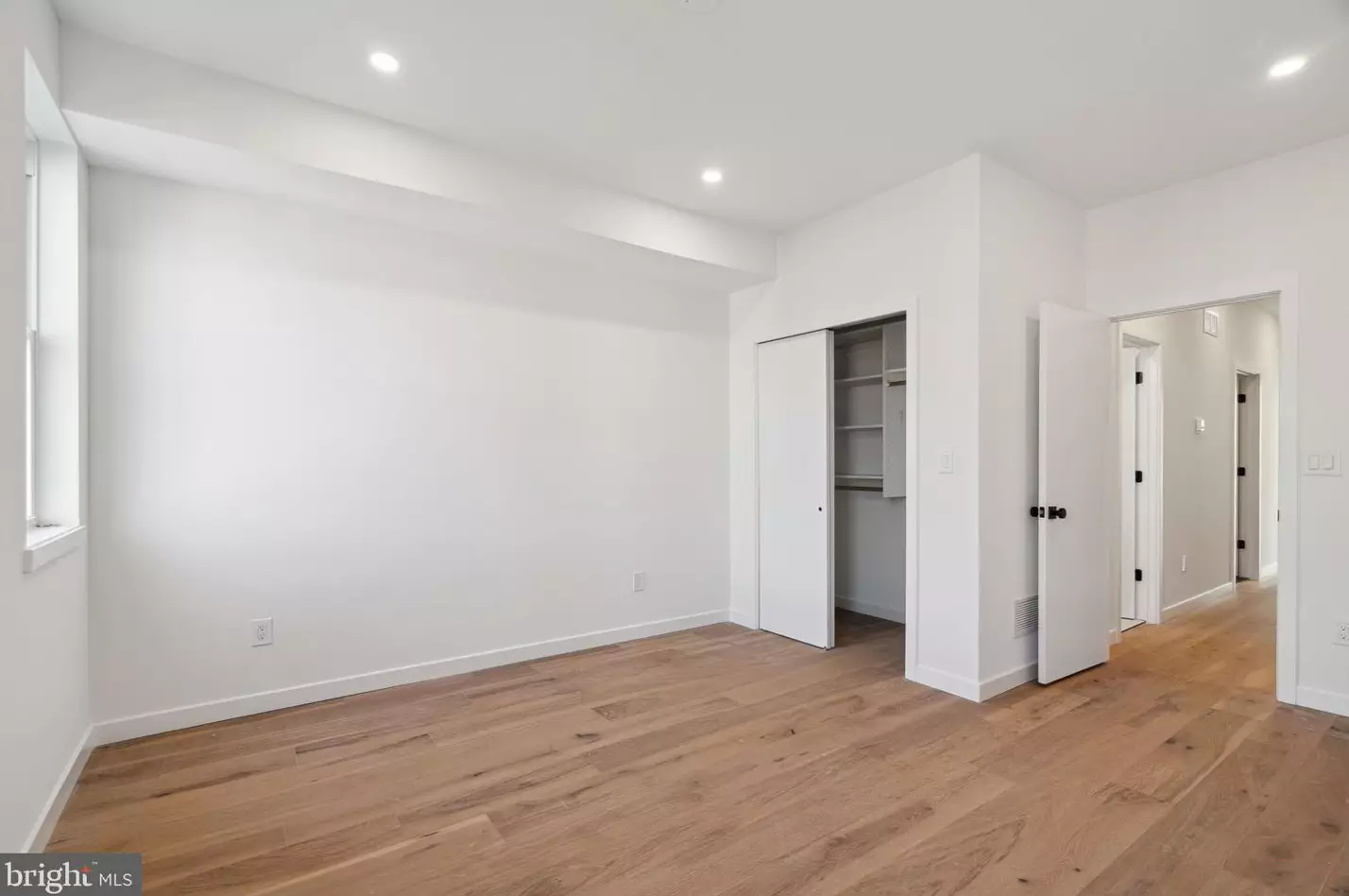2943 Cambridge St, Philadelphia PA  19130-1115 exterior