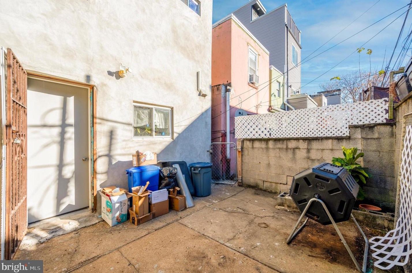 636 Mcclellan St, Philadelphia PA  19148-1709 exterior