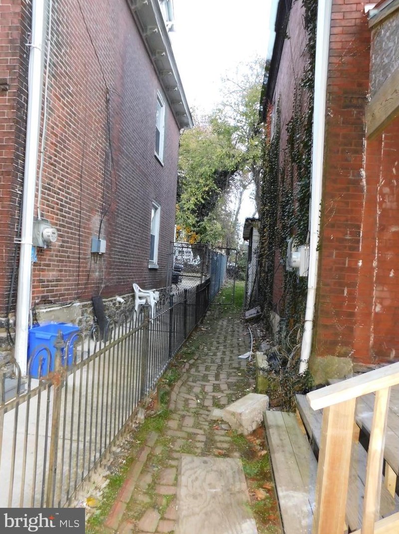 228 Queen Ln, Philadelphia, PA 19144-4008