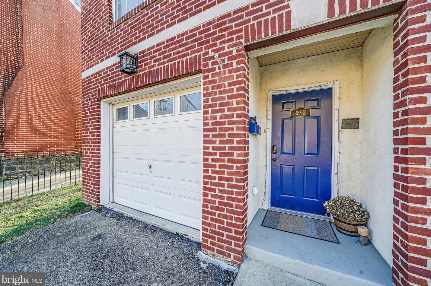 283 Fountain St # B, Philadelphia, PA