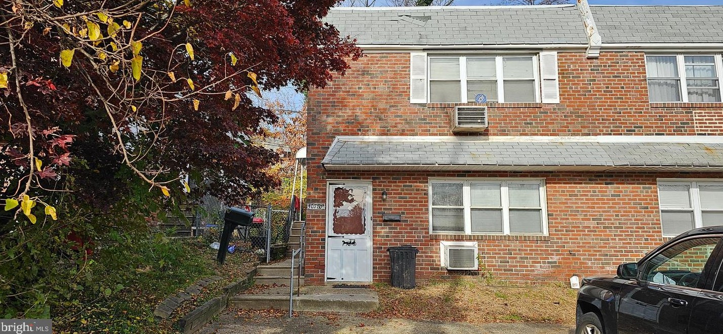 10780 Heather St, Philadelphia, PA 19116-3329