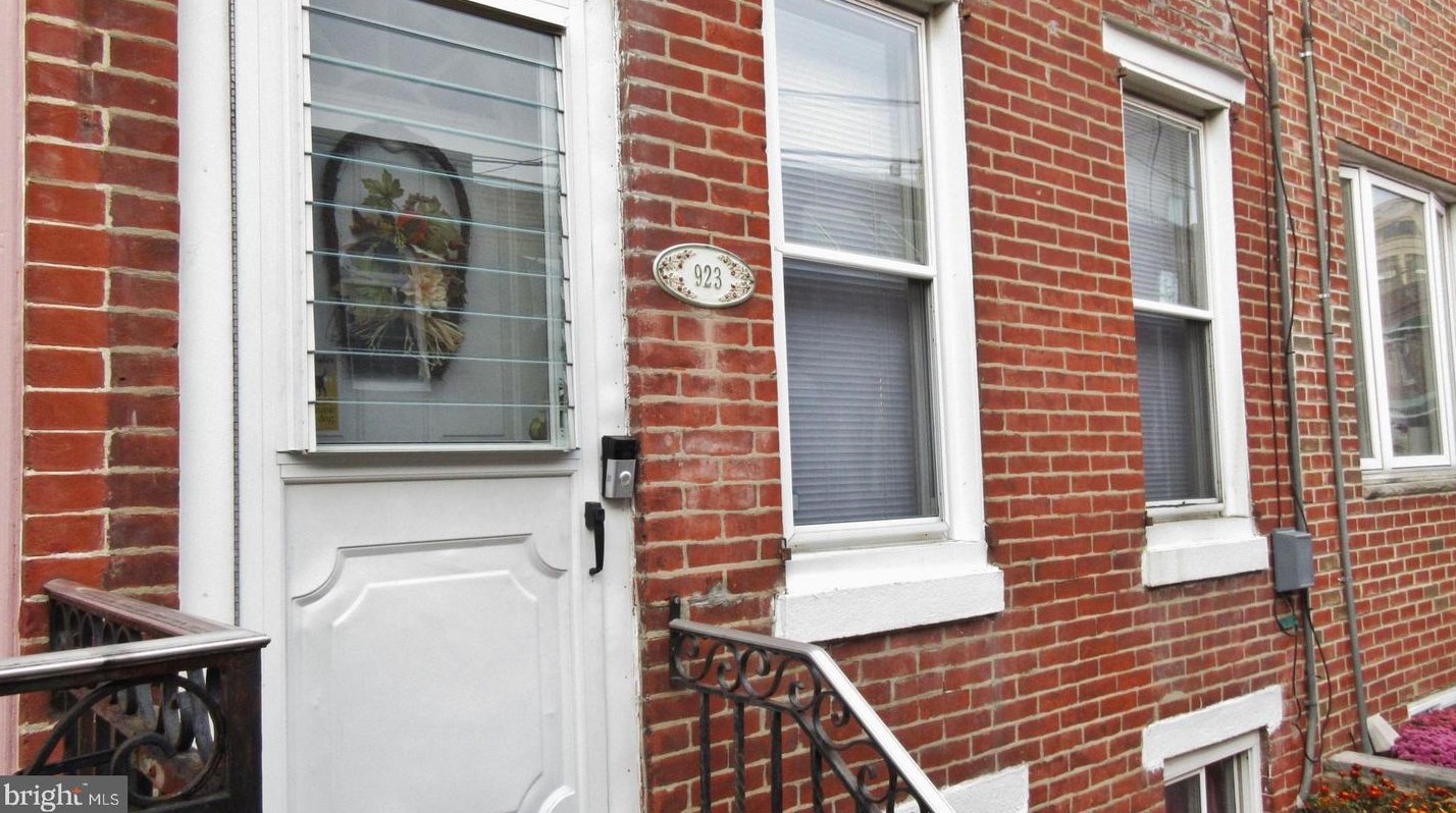 923 Mcclellan St, Philadelphia, PA 19148-1610