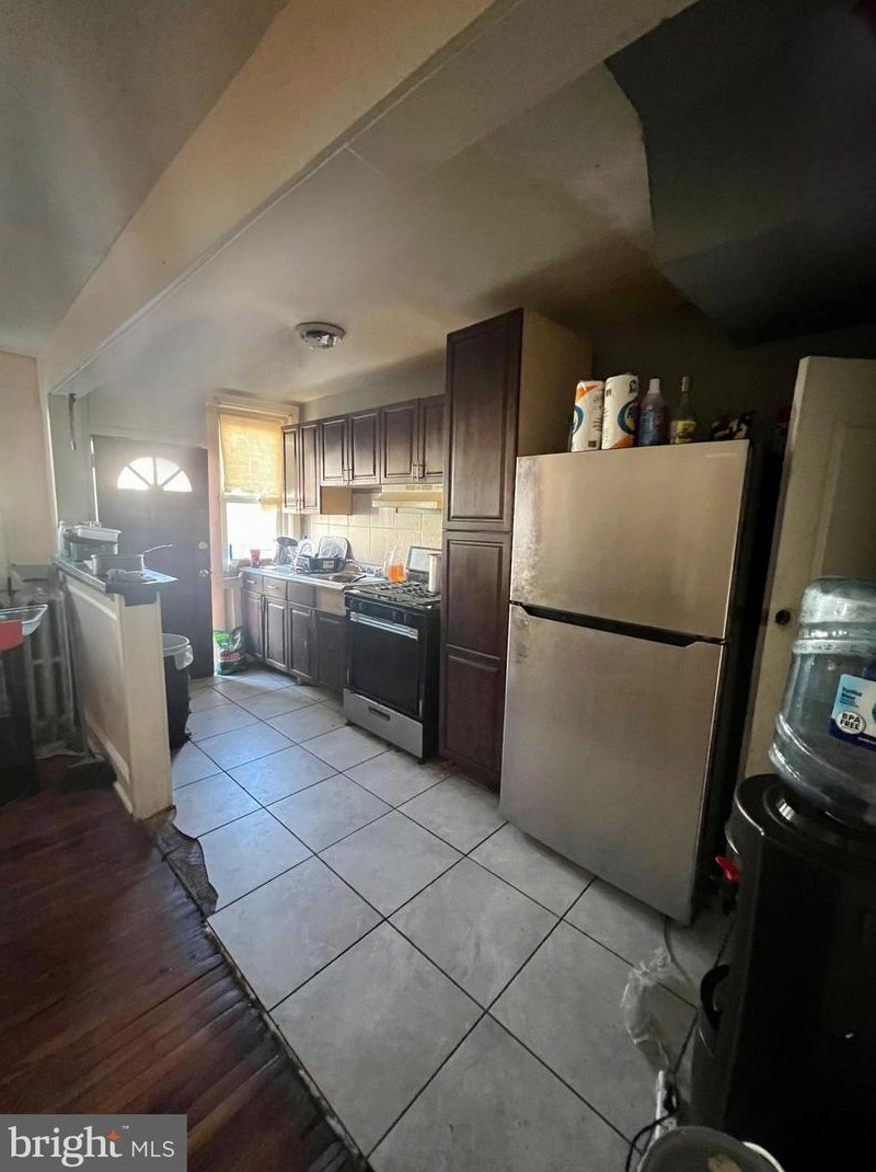 2531 Massey St, Philadelphia, PA 19142-2122