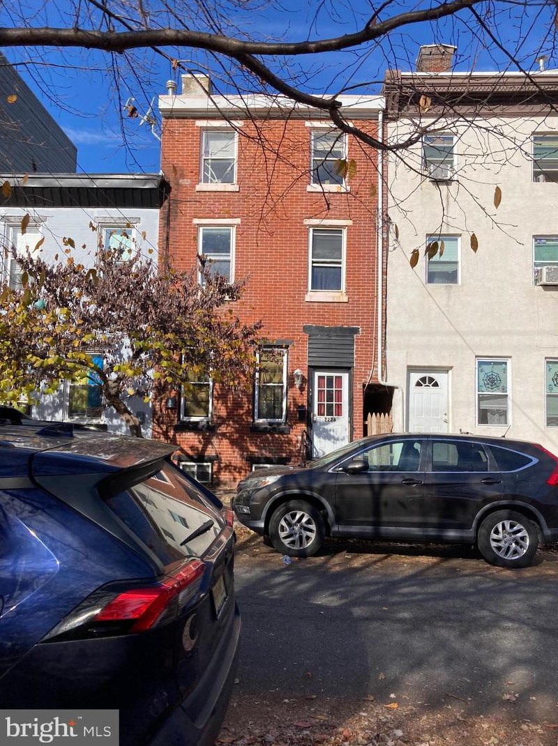 2226 Sepviva St, Philadelphia, PA 19125-2518