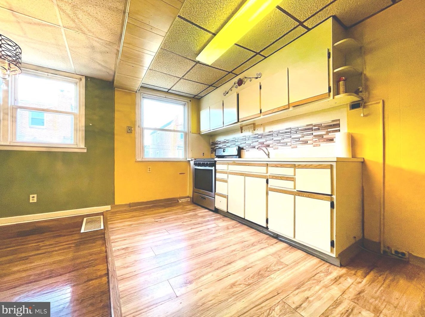 6630 Cottage St, Philadelphia, PA 19135-2713
