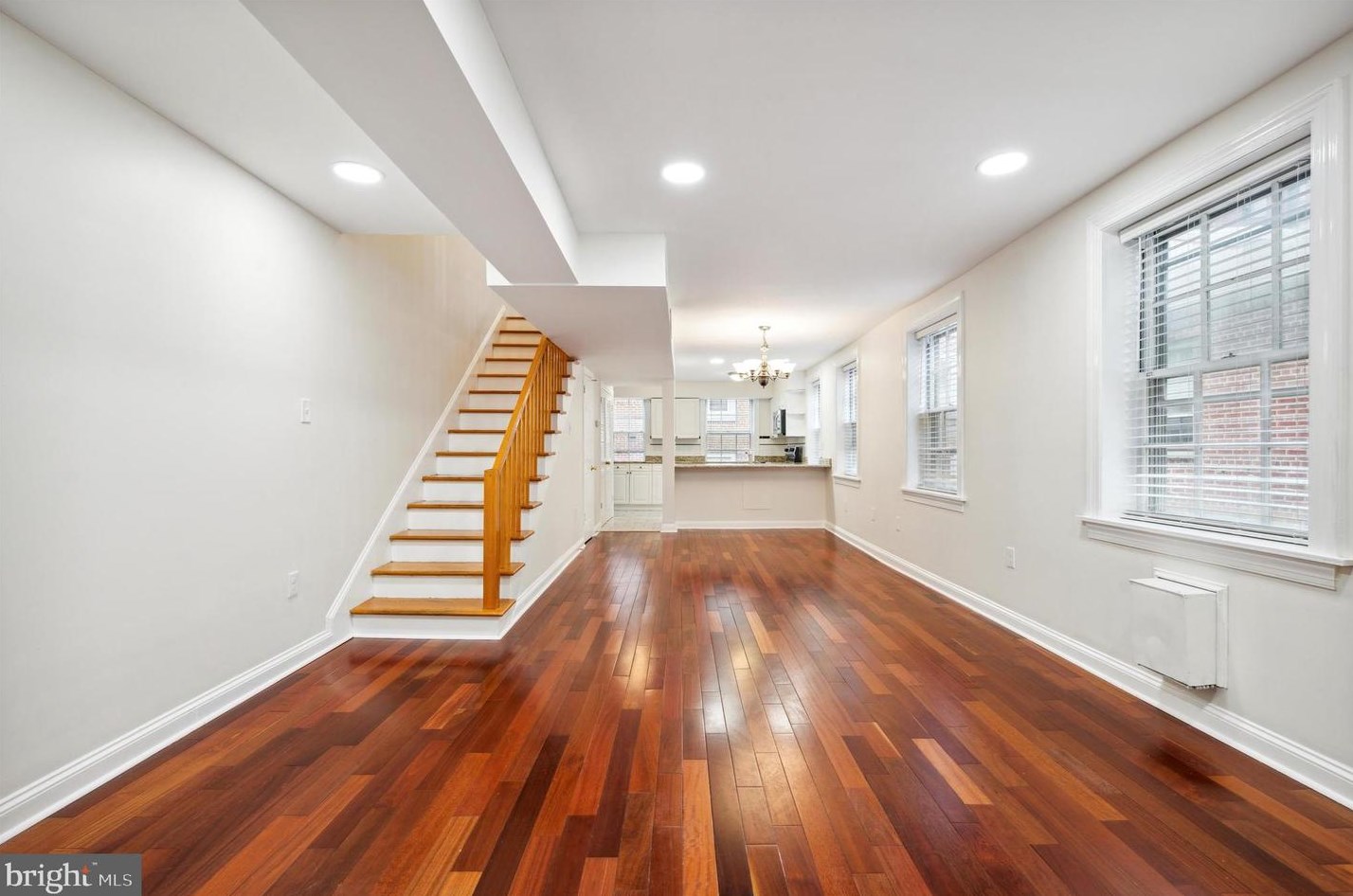 240 S 8th St #3, Philadelphia, PA 19107