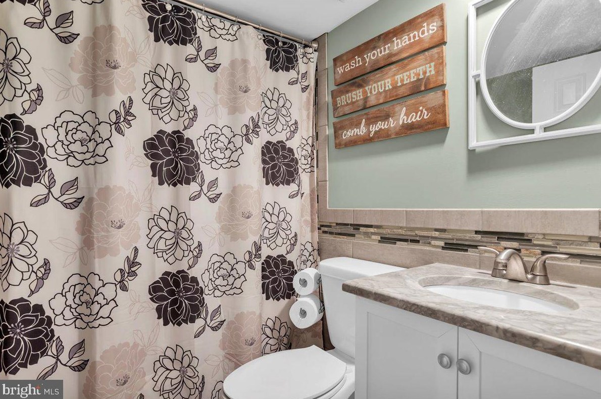 15105 Ina Dr, Philadelphia PA 19116-1450 exterior