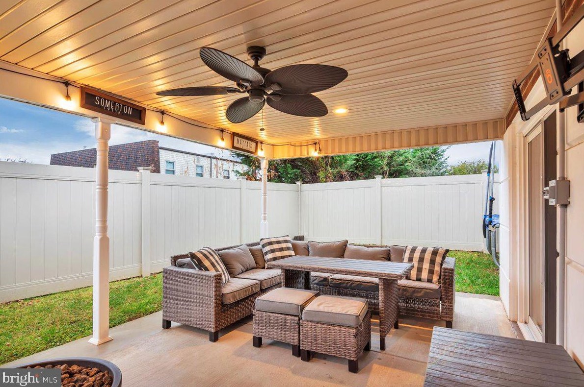 15105 Ina Dr, Philadelphia PA 19116-1450 exterior