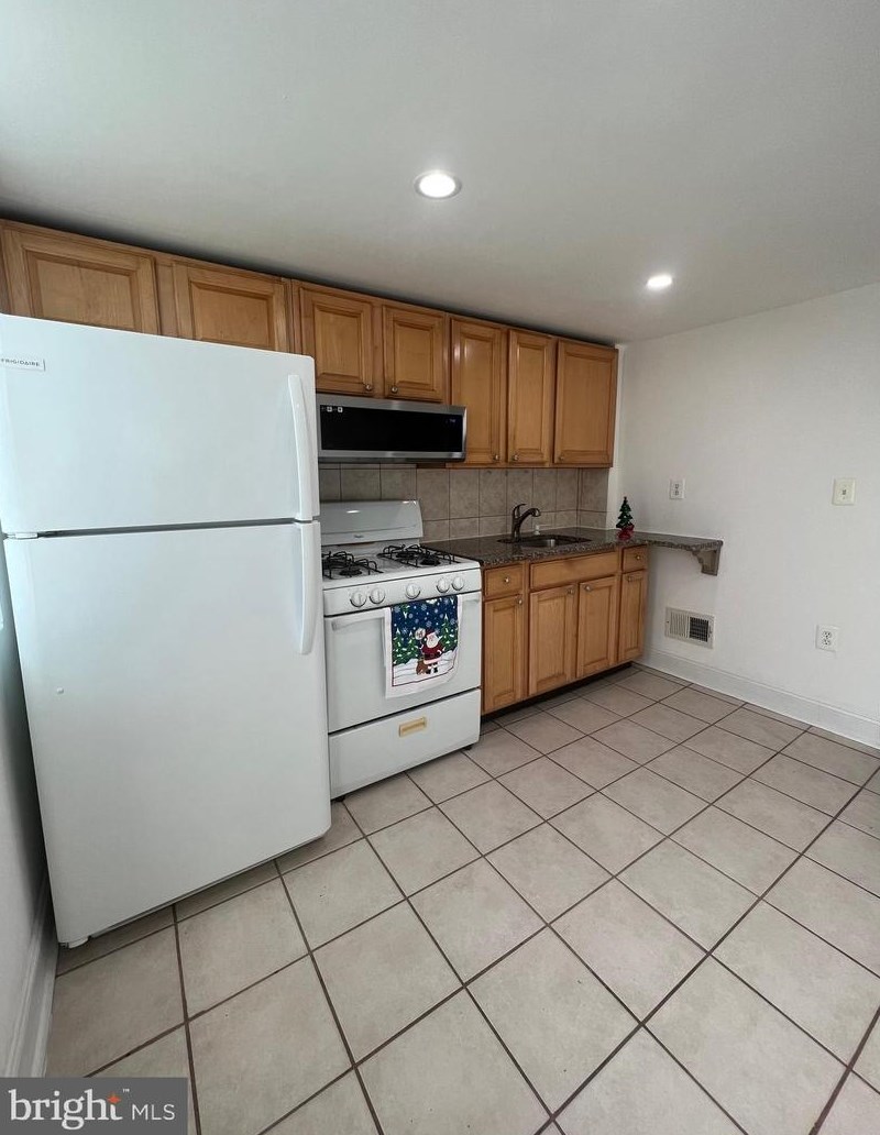 3229 Tilton St, Philadelphia PA  19134-5911 exterior