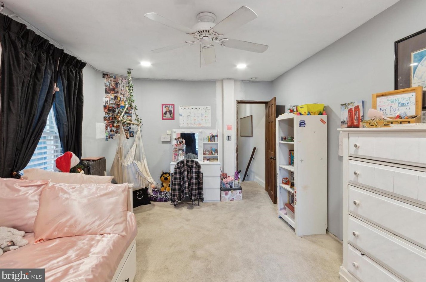 561 Dupont St, Philadelphia PA 19128-2612 exterior