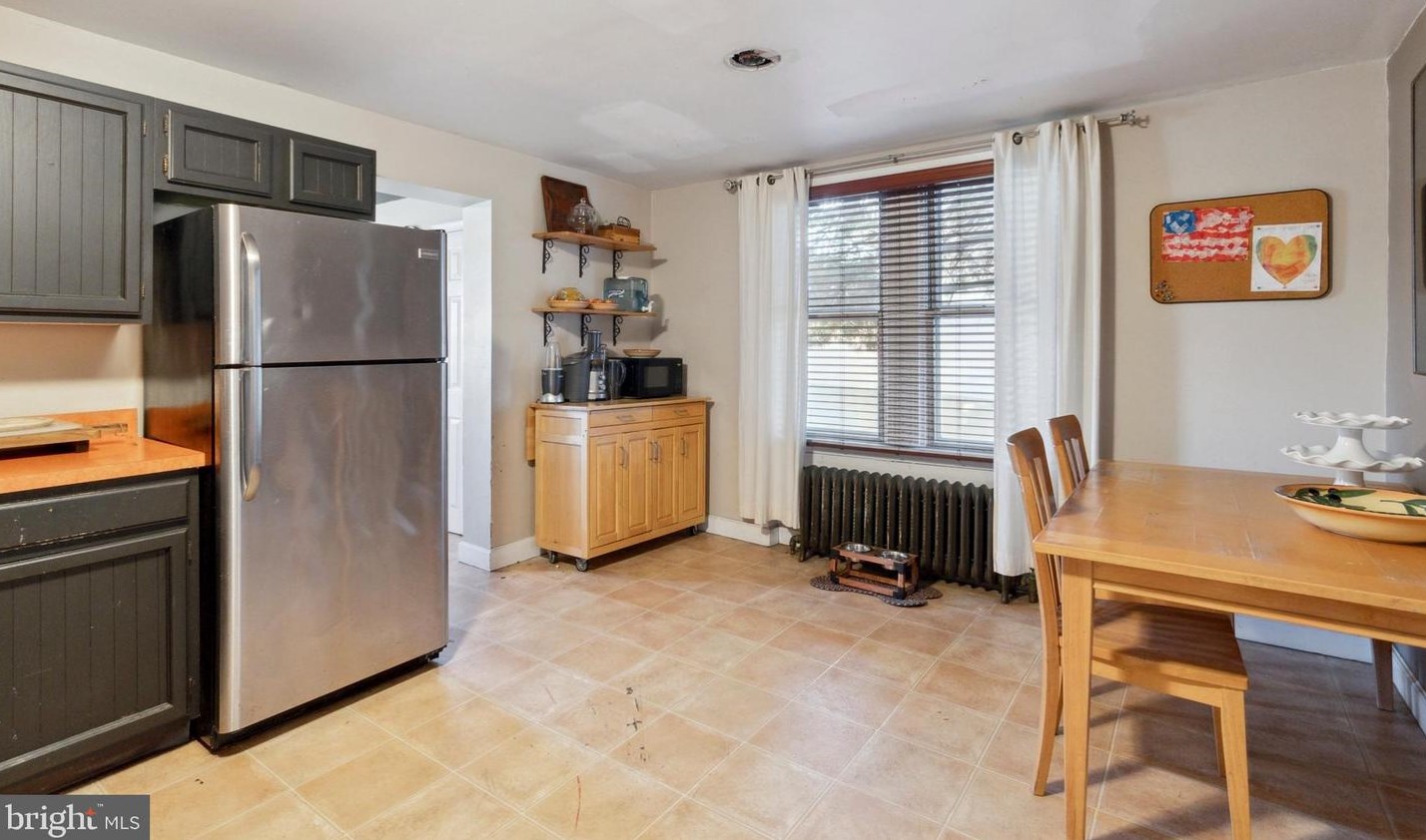 561 Dupont St, Philadelphia PA 19128-2612 exterior