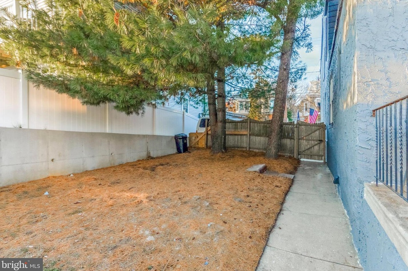 561 Dupont St, Philadelphia PA 19128-2612 exterior