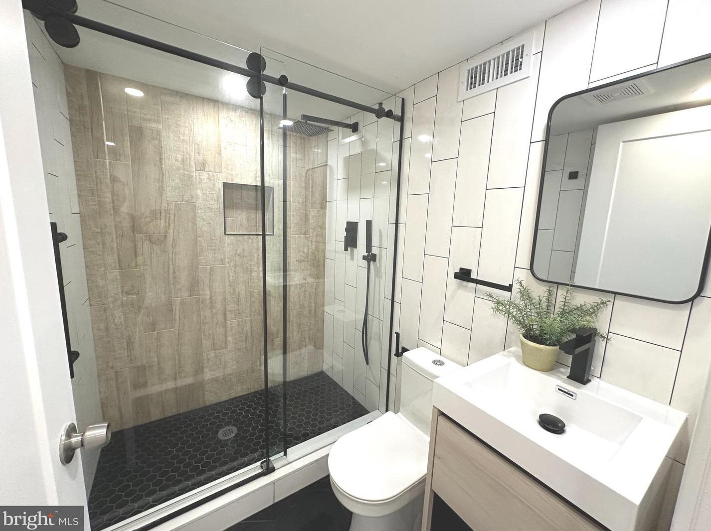 6232 Tabor Ave, Philadelphia PA  19111-5715 exterior