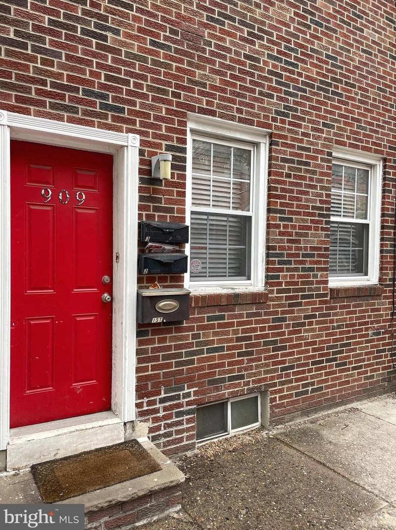 909 S 21st St #1, Philadelphia, PA 19146
