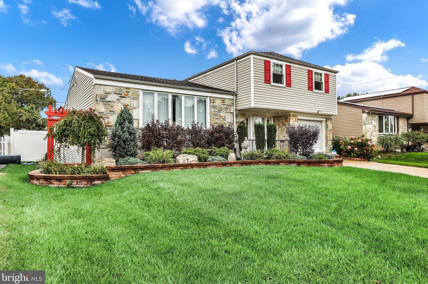 9746 Glenhope Rd, Philadelphia, PA 19115-2923