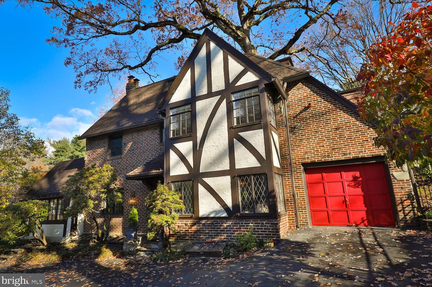 3406 Warden Dr, Philadelphia, PA 19129-1418