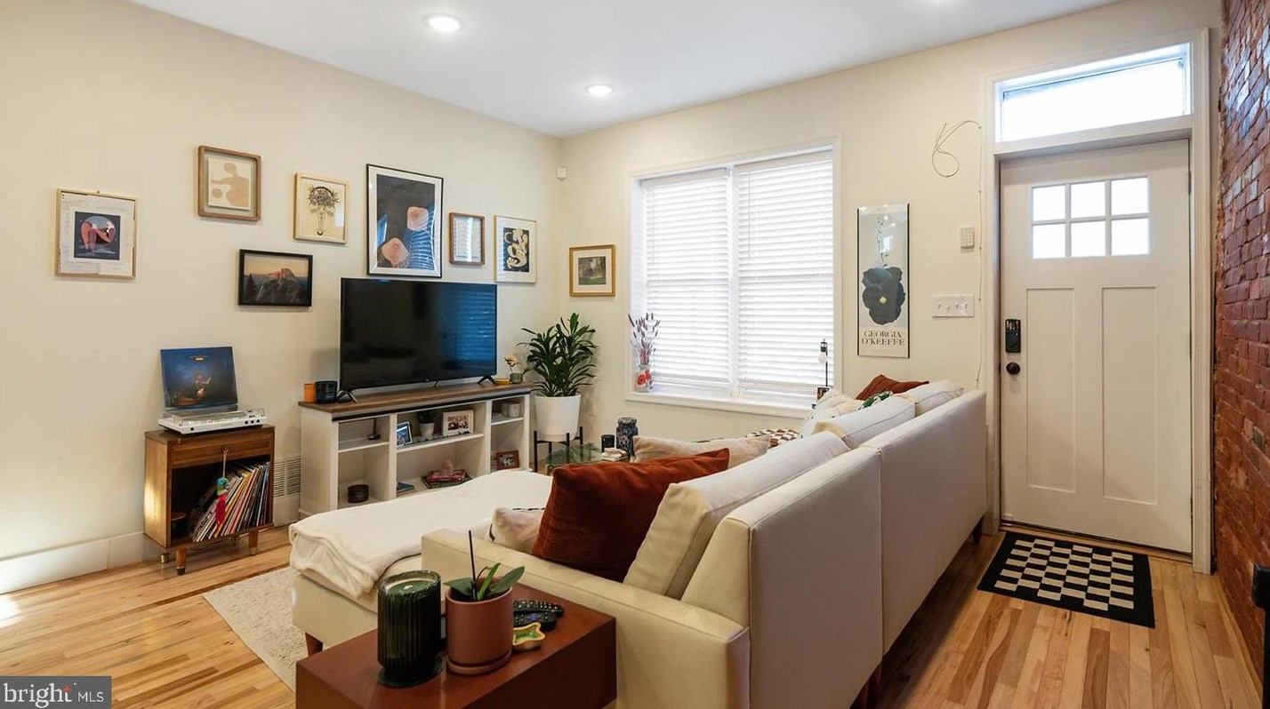 1806 Jackson St, Philadelphia, PA 19145