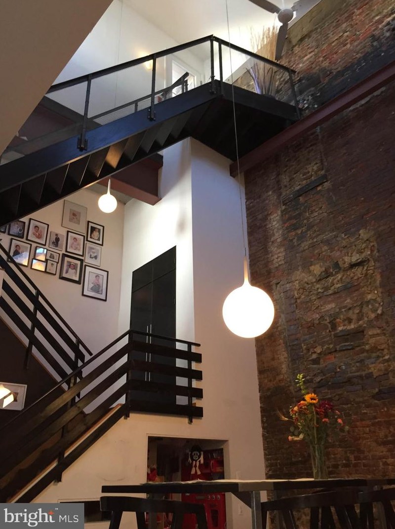 956 N 8th St Apt 1, Philadelphia, PA 19123