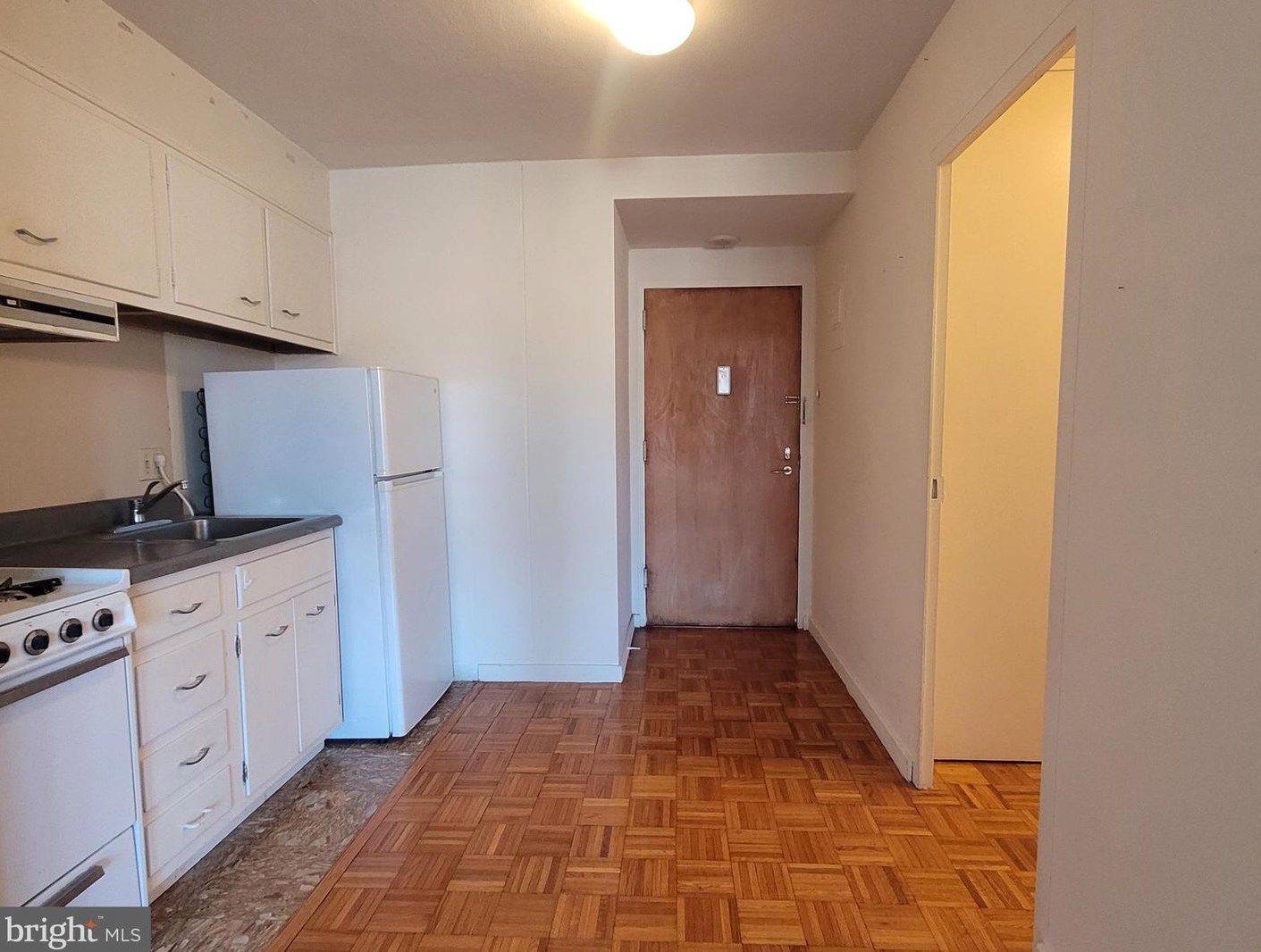 604 S Washington Sq Apt 818, Philadelphia, PA 19106