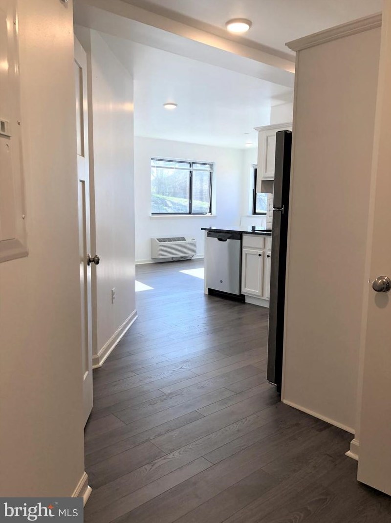 5420 Ridge Ave #403, Philadelphia, PA 19128
