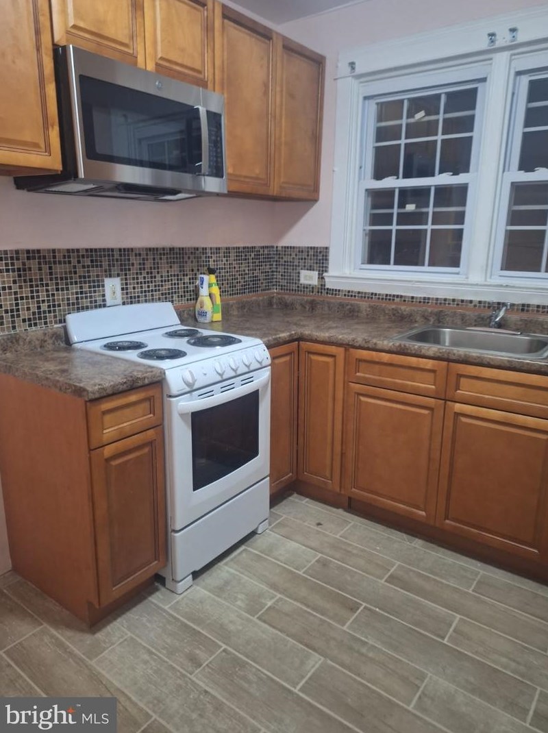 700 Atwood Rd, Philadelphia, PA 19151