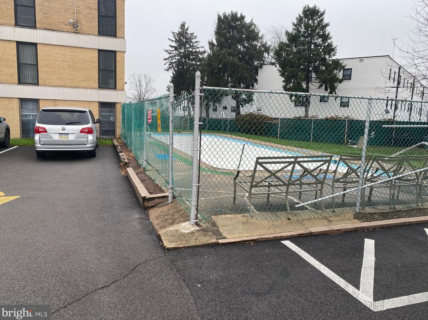 2628 Welsh Rd, Philadelphia PA  19152-1438 exterior