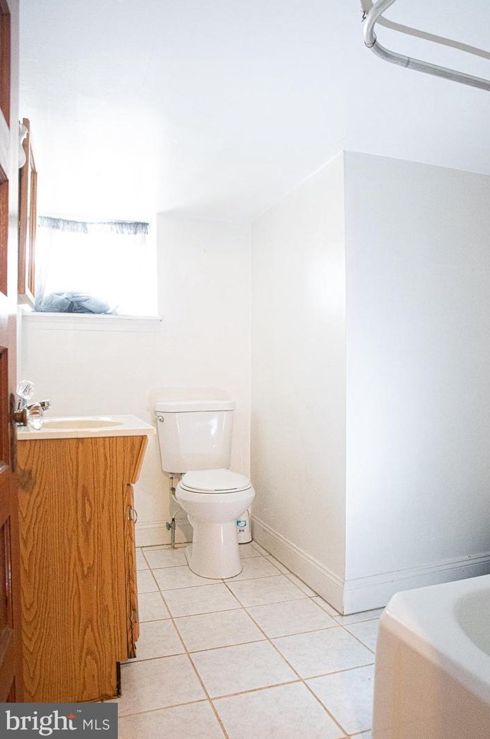 1909 72nd Ave, Philadelphia PA  19138-2701 exterior