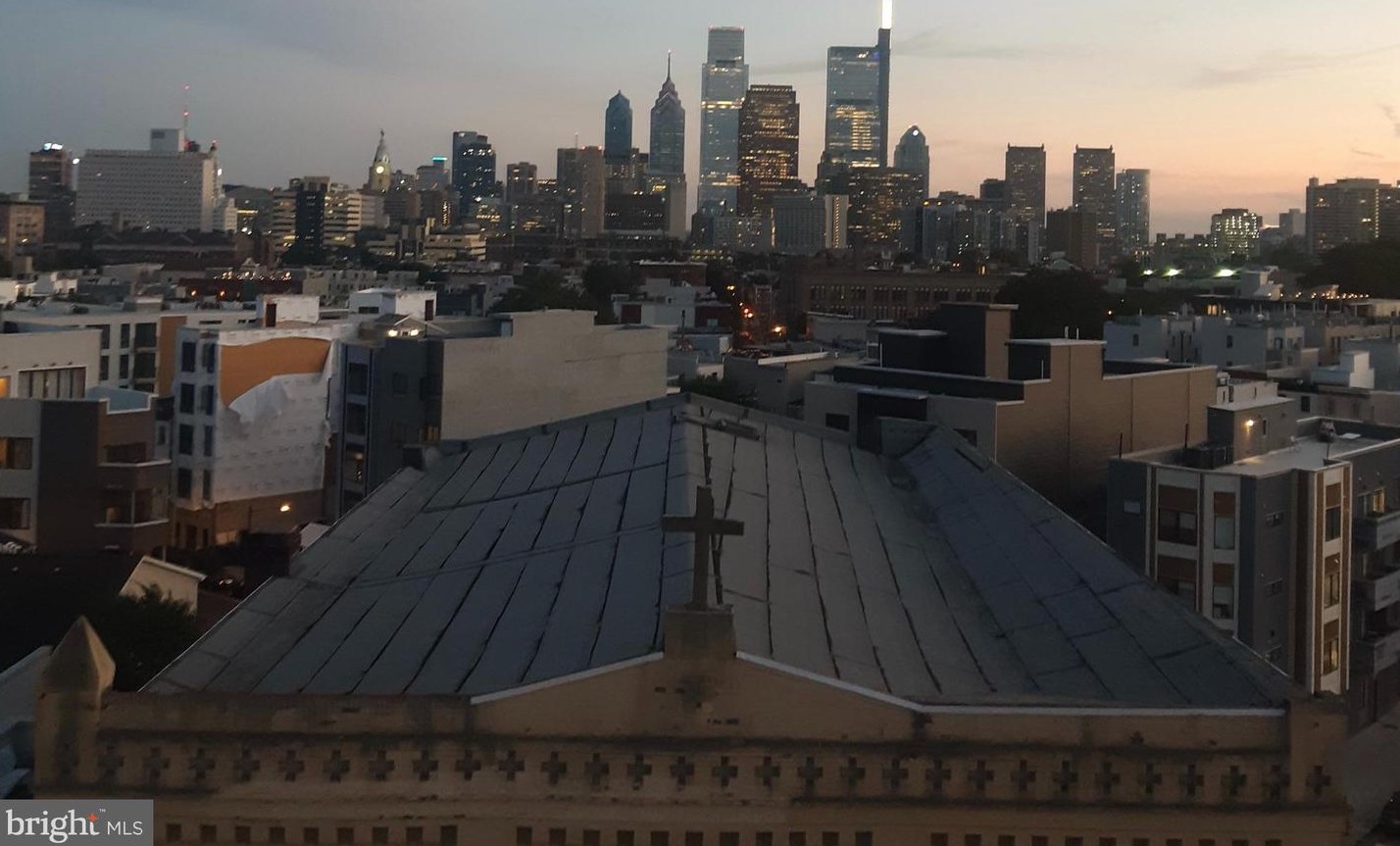 1637 Poplar St, Philadelphia PA  19130-1620 exterior