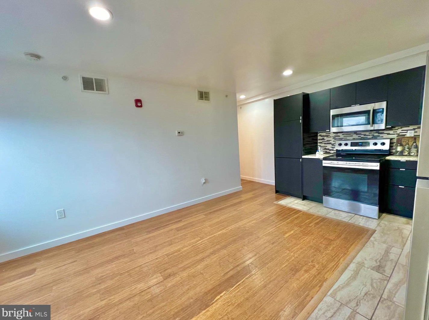 1925 S 20th St #3, Philadelphia, PA 19145