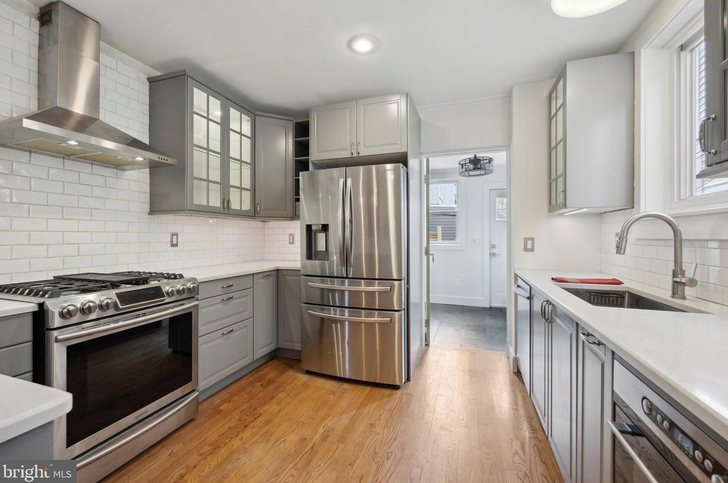 1506 Wharton St, Philadelphia PA  19146-4825 exterior