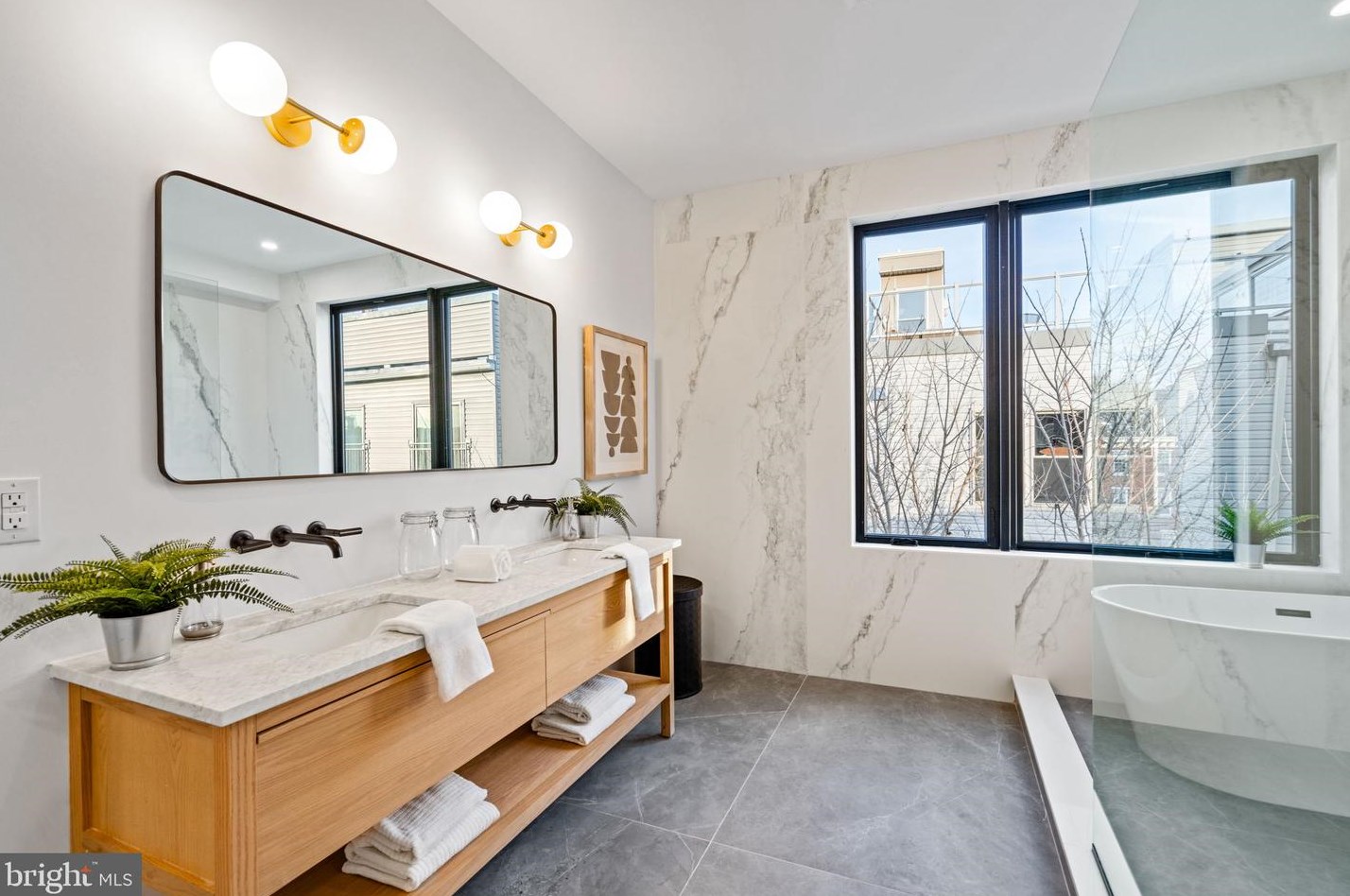 733 Uber St, Philadelphia PA  19130-2015 exterior