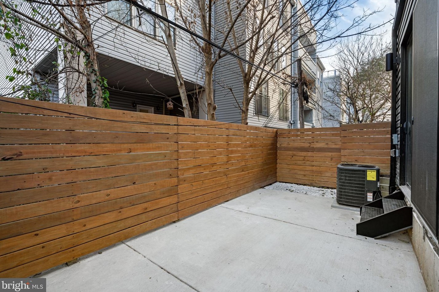 733 Uber St, Philadelphia PA  19130-2015 exterior