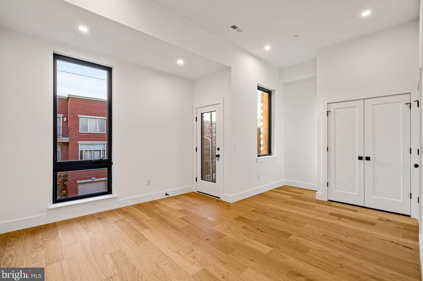 733 Uber St, Philadelphia PA  19130-2015 exterior