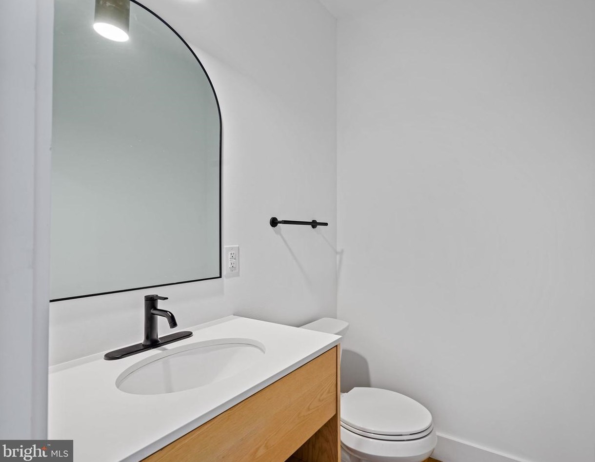 733 Uber St, Philadelphia PA  19130-2015 exterior