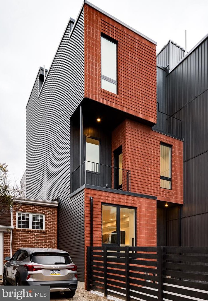 733 Uber St, Philadelphia PA  19130-2015 exterior