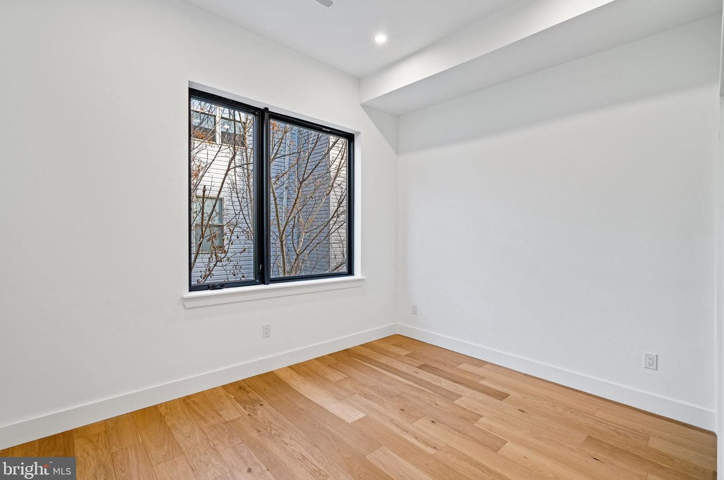 733 Uber St, Philadelphia PA  19130-2015 exterior