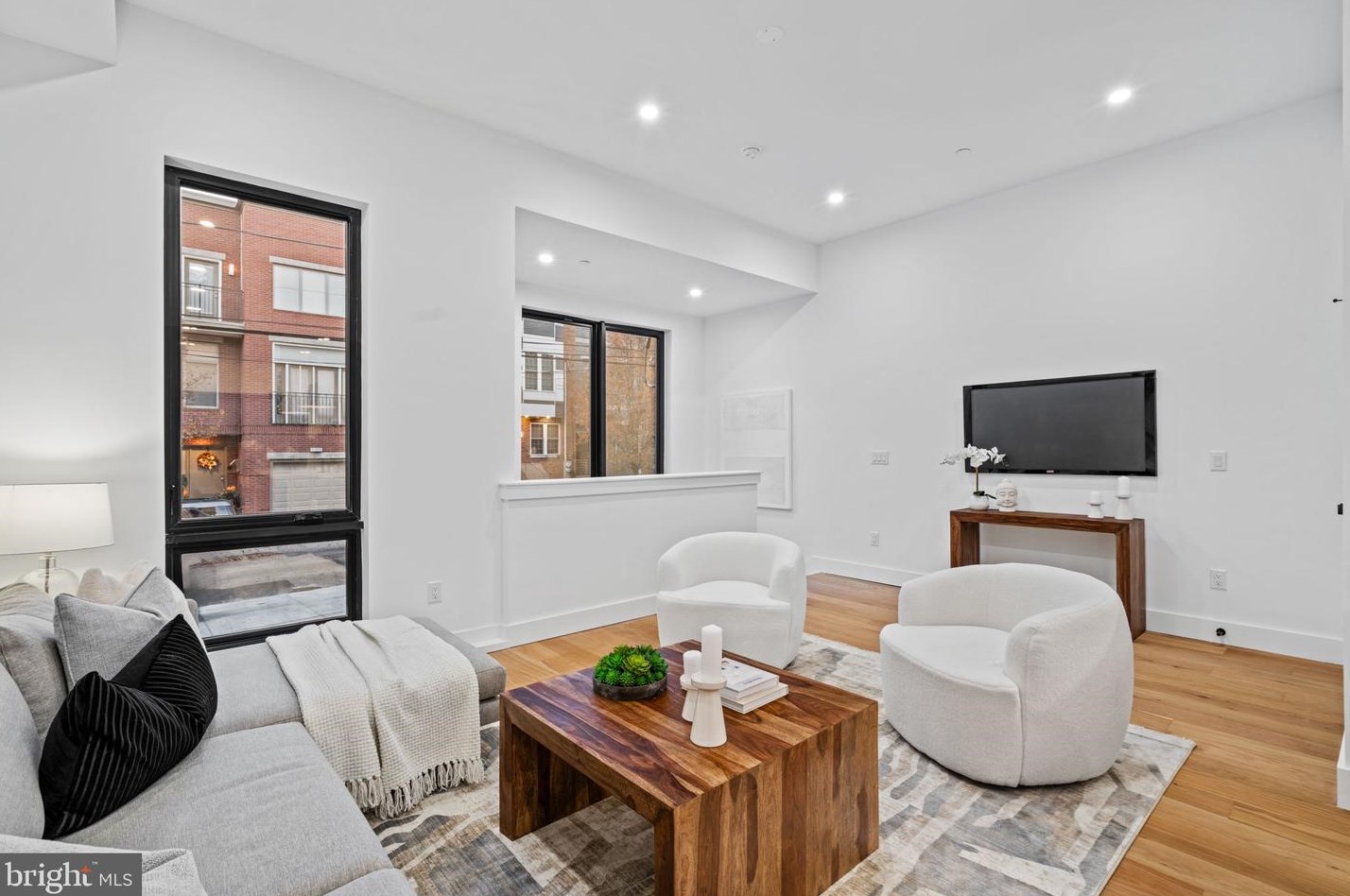 733 Uber St, Philadelphia PA  19130-2015 exterior