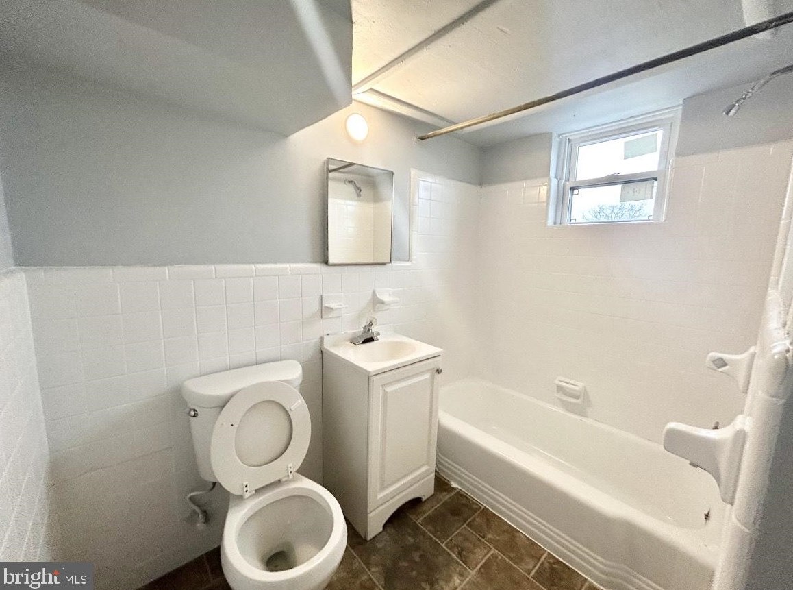 5245 Oxford Ave, Philadelphia PA  19124-1847 exterior