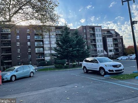 5100 Convent Ln #617, Philadelphia, PA 19114