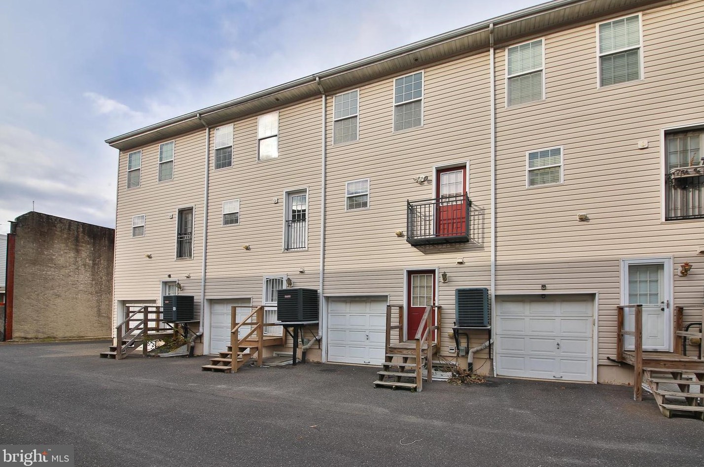 2661 Edgemont St, Philadelphia, PA 19125