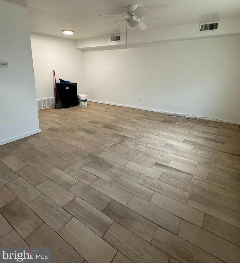 585 Allengrove St, Philadelphia, PA 19120