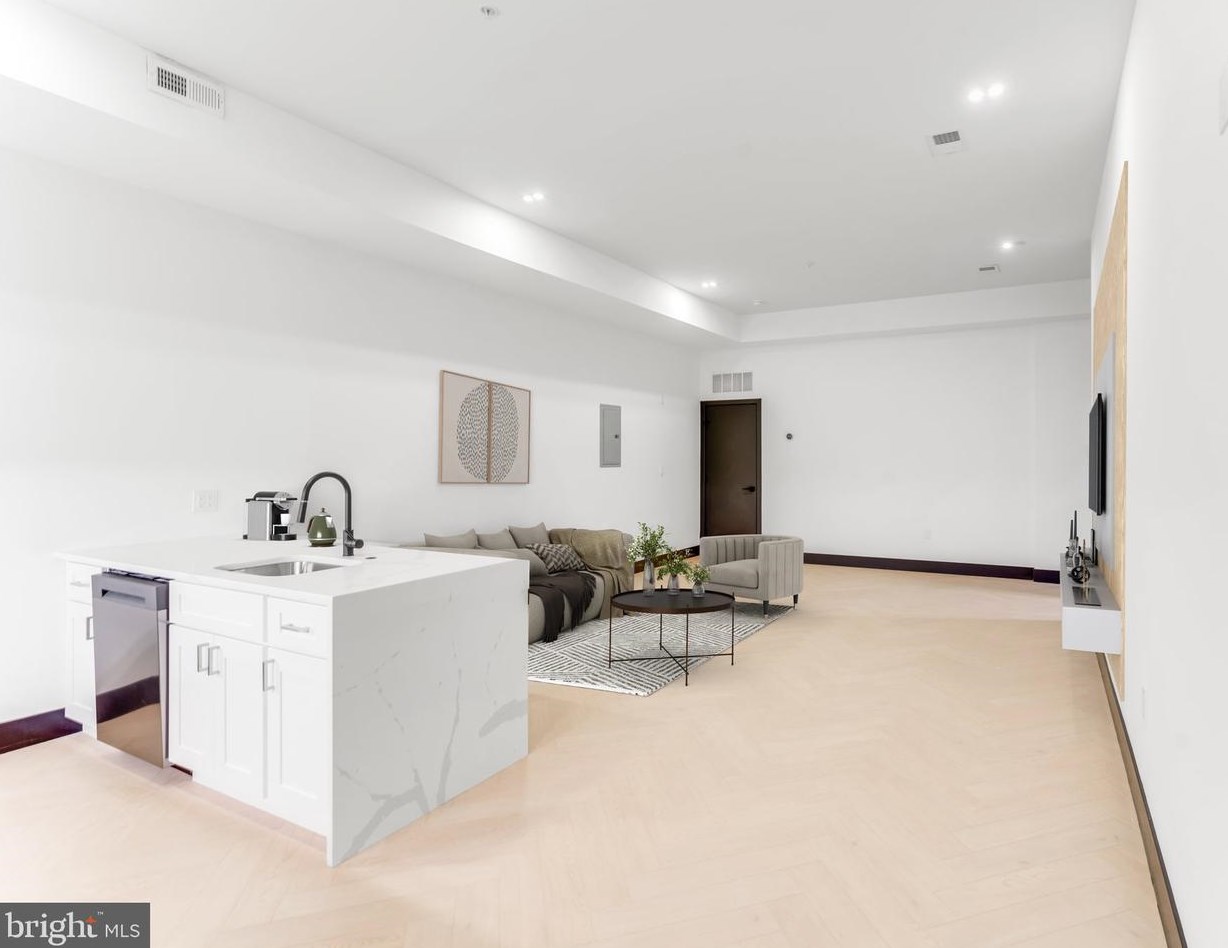 643-645 N 15th St #3r, Philadelphia, PA 19130