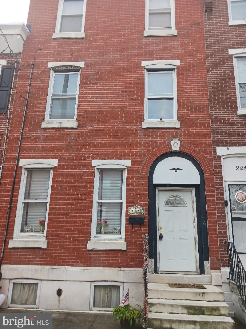 222 Morris St, Philadelphia, PA 19148-1315